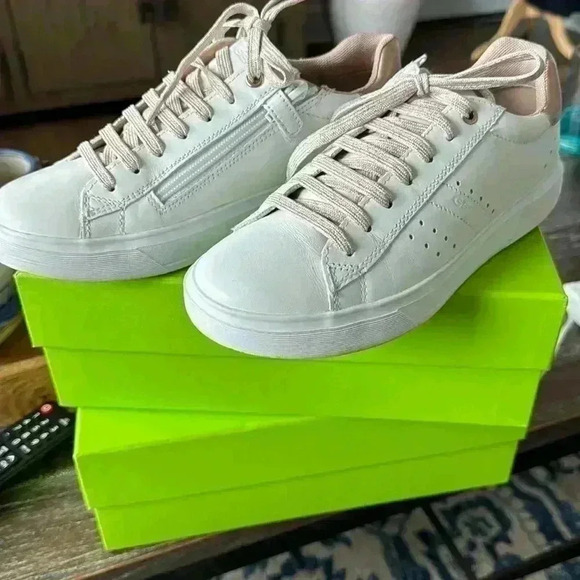 Geox Respira Nashik Junior in Whit & Rose Gold size EUR 37 size 5 US. - Picture 3 of 5